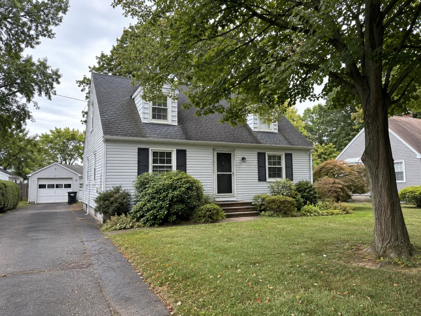 Single-family home on a residential street in Wallingford, Connecticut